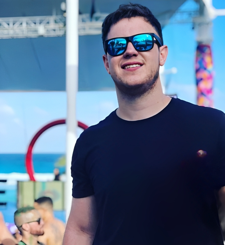Tomás-Macía-profile